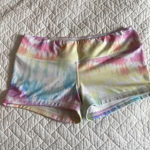 Fleo medium pastel tie-dye shorts with 2.5” inseam